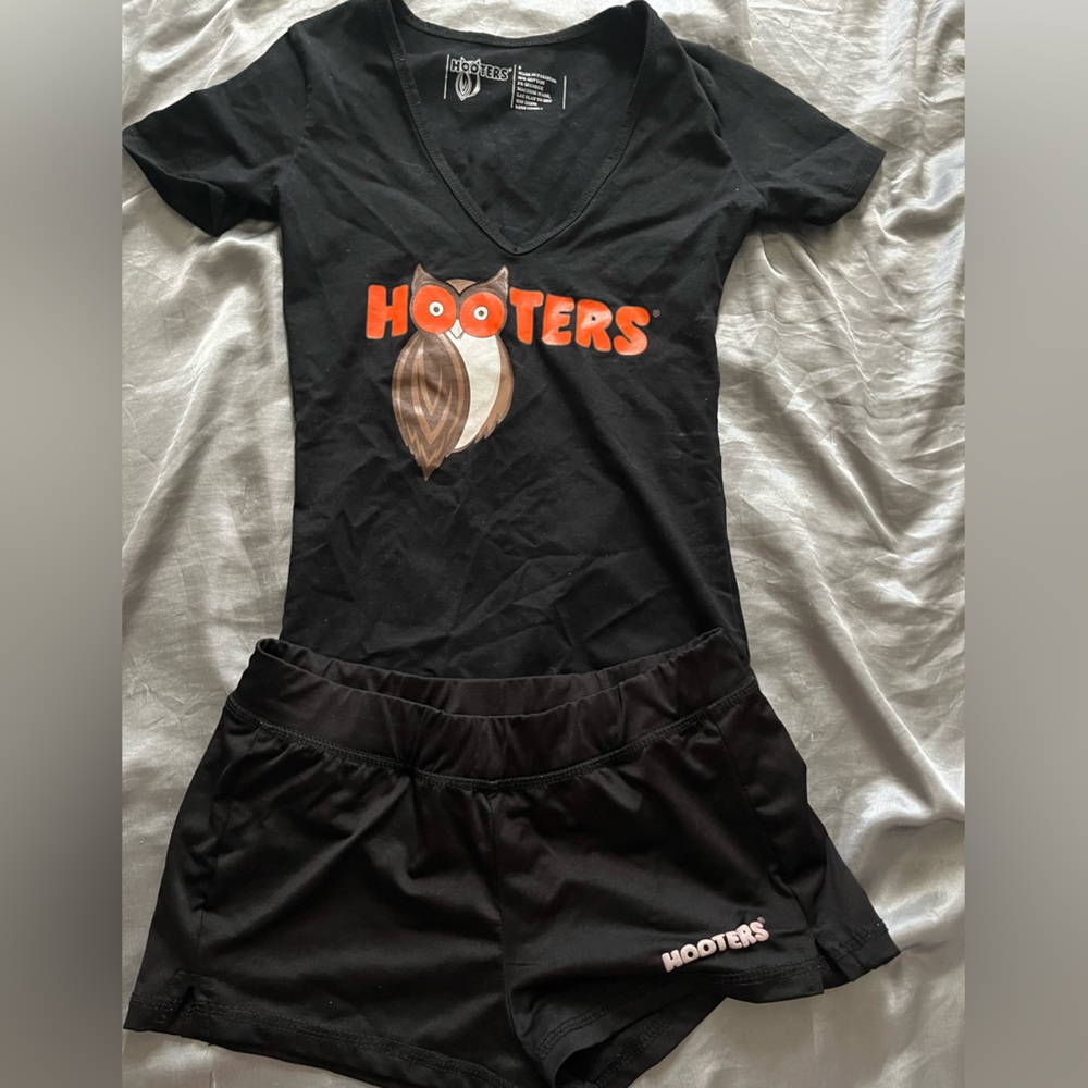 hooters uniform